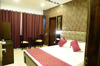 Hotel JH E18hteen, Chandigarh 2